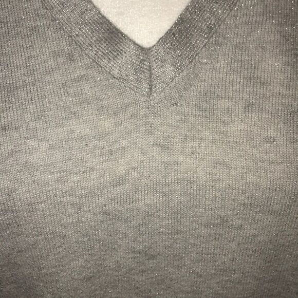✌️🏻TWO Tommy Hilfiger Gray V-neck Sweaters - Picture 7 of 9